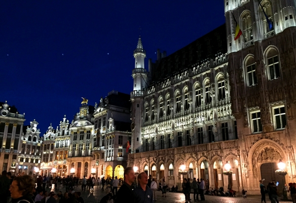 Brussels Grand Place at NIght 01
